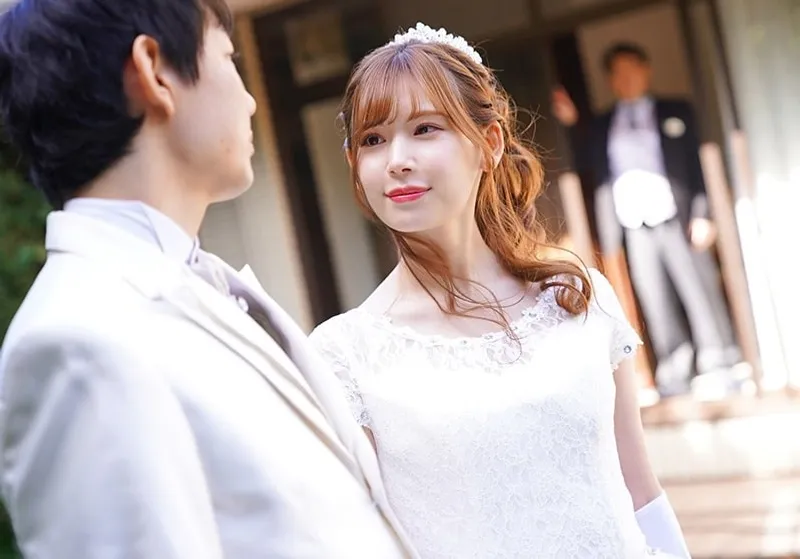 Bố ông xã phang người tình của con trai ngay sau lễ cưới của con trai
