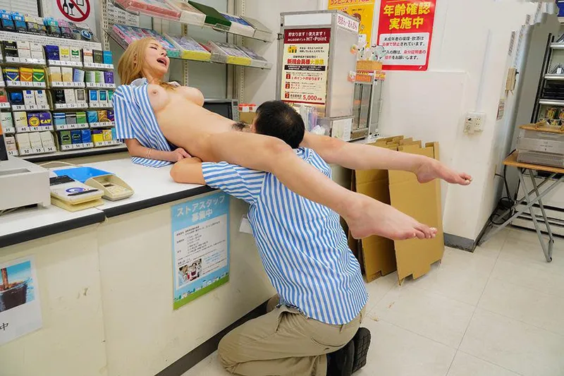 Anh tiền bối tống tình hoa nhỏ ngổ ngáo của chủ cửa hàng tiện lợi